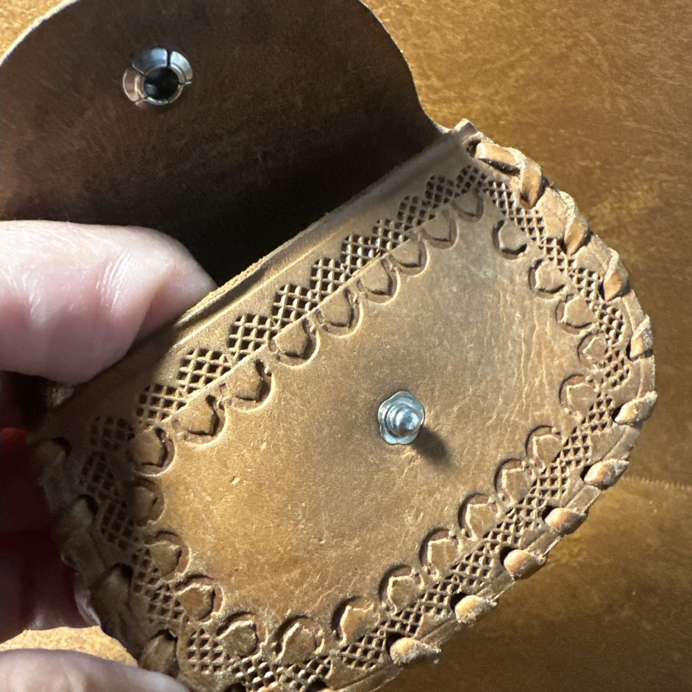 Small leather coin pouch hand Tool In Costa Rica - Picture 5 of 6